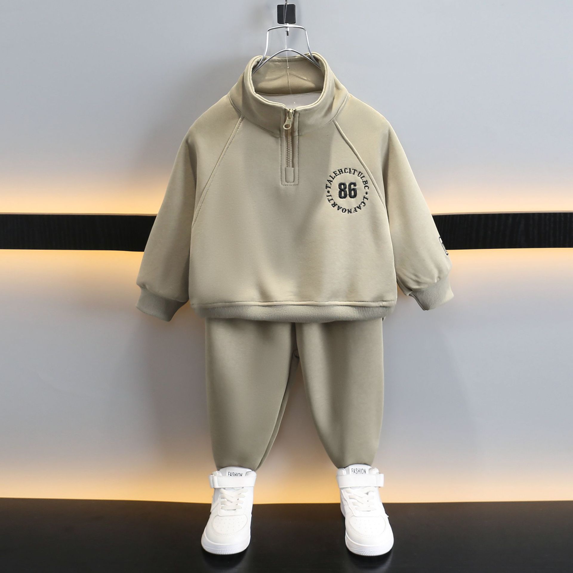 7082 traje de camisa POLO para niños 2025 primavera y otoño nuevo suéter para niños primavera para niños deportes de dos piezas de moda