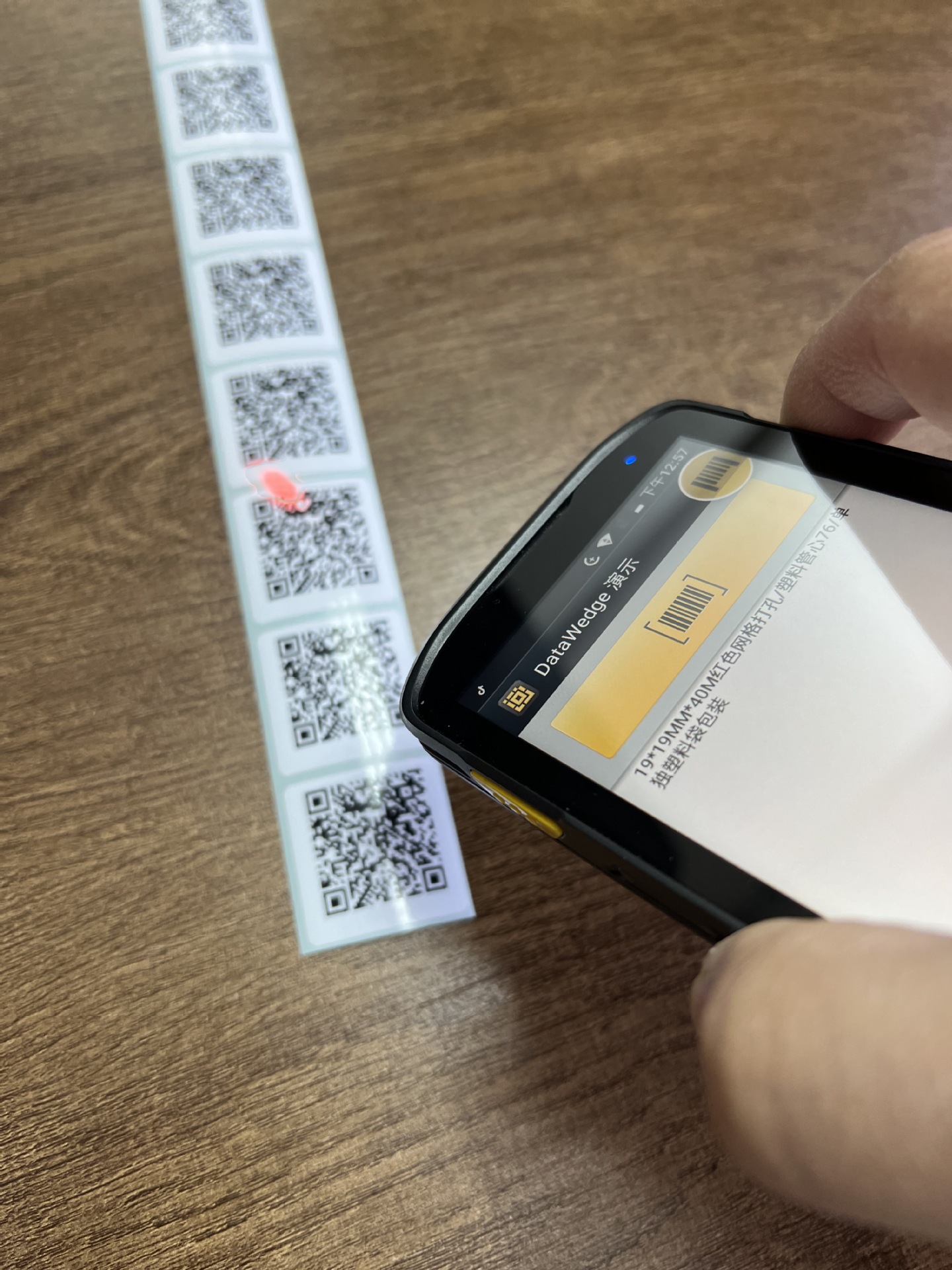 琳德科试剂瓶体标签医疗无尘标签局部涂胶医疗条码抗撕裂试管标贴