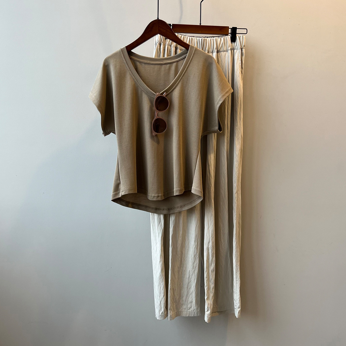 Three Dimensional Simple U Neck Short Sleeved T shirt for Women Summer Slimming Wide Sleeved Top 31 Three Dimensional Simple U Neck Short Sleeved T shirt for Women Summer Slimming Wide Sleeved Top