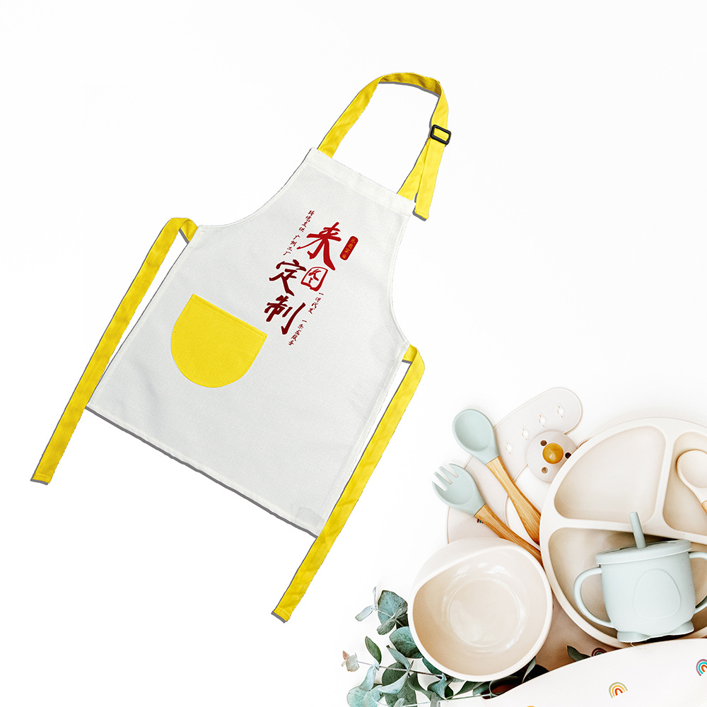 Delantales infantiles personalizables xqds0138a con bolsillos individuales de colores y lazos de colores para jugar y protegerse.