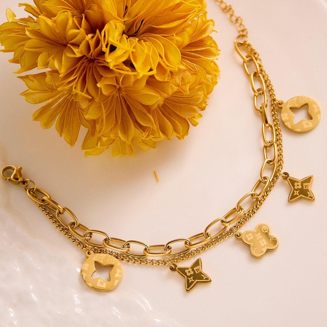 Light Luxury Fashion Hollow Four-Leaf Clover Presbyopic Titanium Steel Bracelet for Women High-End Non-Fading Prismatic Flower Bracelet Wholesale