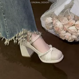 女式皮靴;女式雪地靴;厚底拖鞋