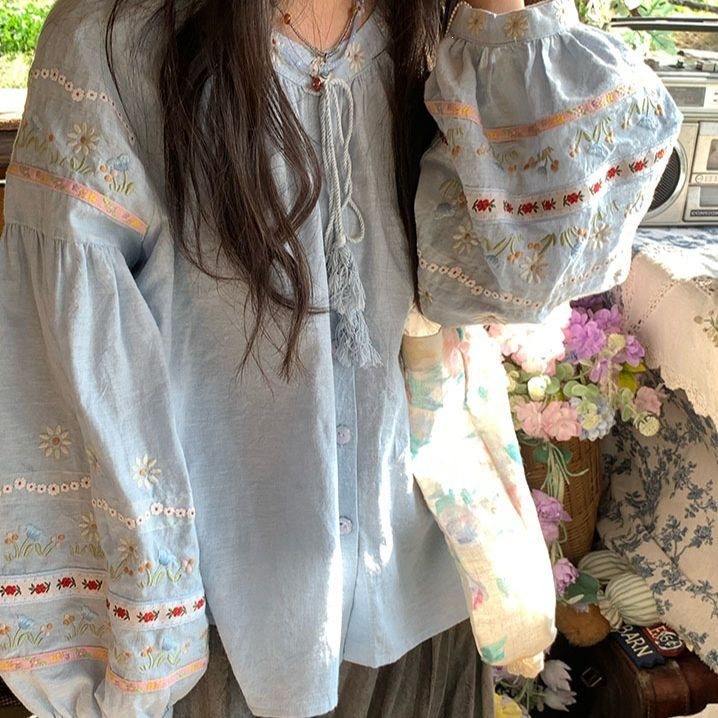 复古绣花宽松灯笼袖上衣2026春季新款中青年农谷布艺术花绣宽松长