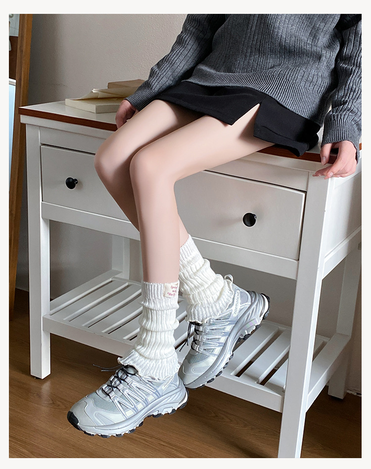 Strickstulpen mit hohem Bündchen aus Baumwollmischgewebe, atmungsaktiv und stylisch, einfarbig mit Rippstrickdetails, perfekt für JK Fashion_voghion.com