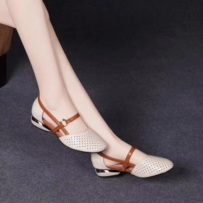 Baotou sandalias para mujeres 2026 verano nuevos zapatos de madres tacones redondos suaves antideslizantes huecos ventilados sandalias retrógradas