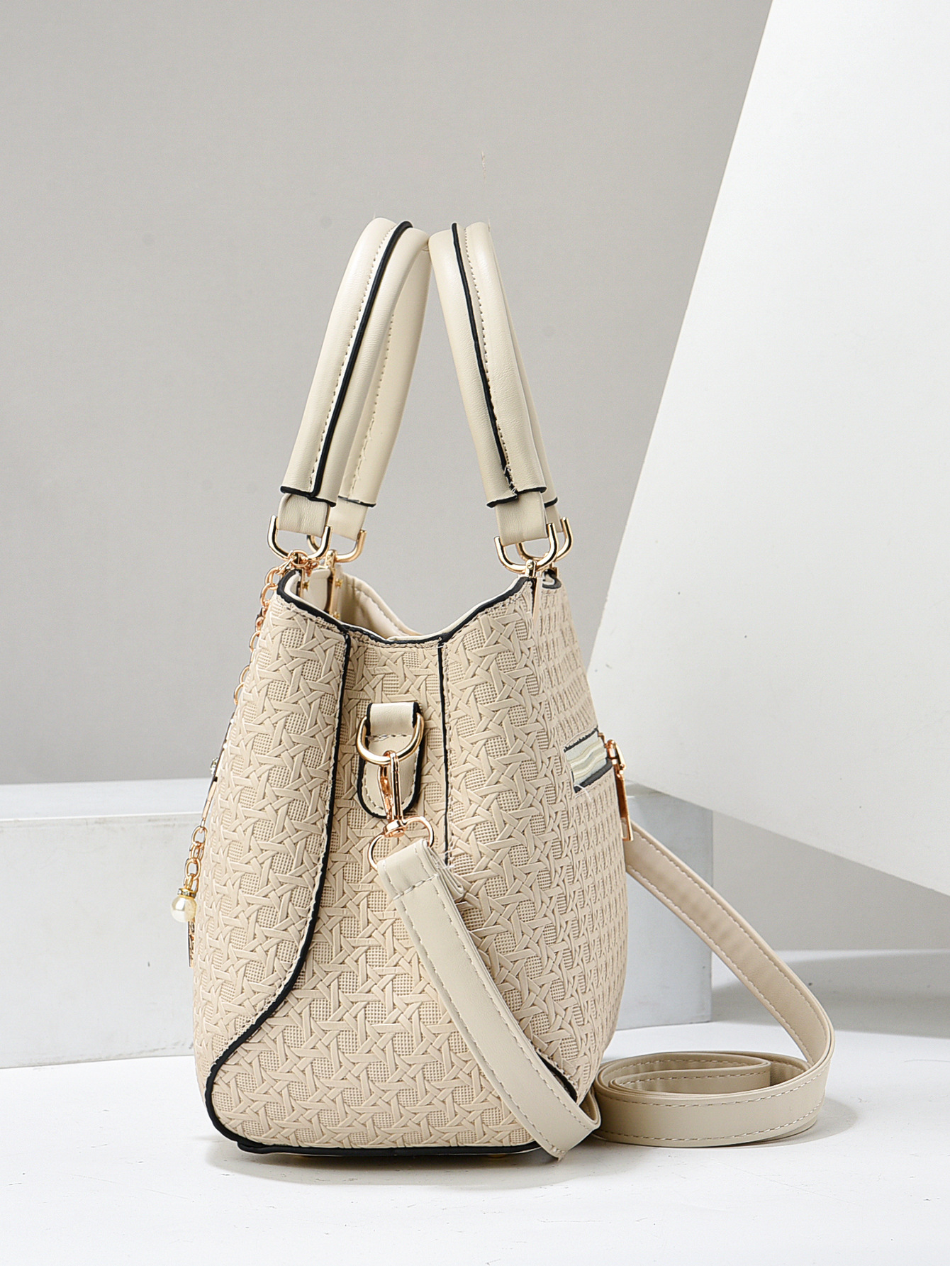 Femmes Grande Faux Cuir Impression Vêtement De Rue Carré Fermeture Éclair Sac À Main display picture 2