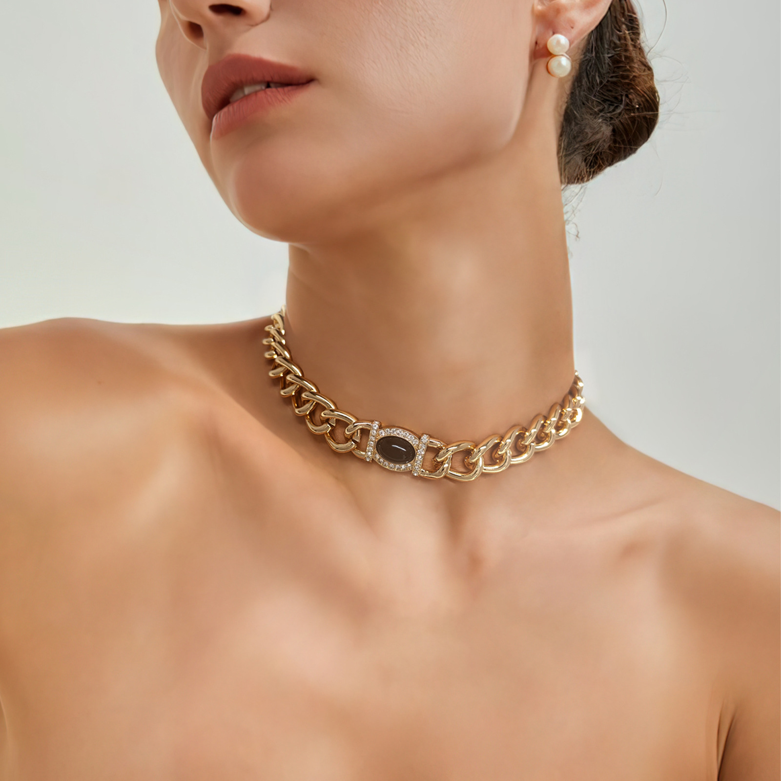 european-and-american-ins-style-vintage-gold-plated-niche-entry-luxury-high-grade-black-zircon-necklace-exaggerated-necklace-texture-clavicle-chain