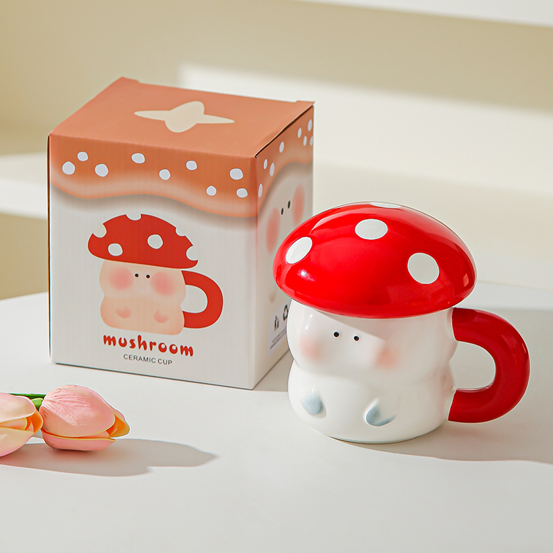 Corazón de una niña encantadora taza de cerámica de hongos con tapa de mano con regalo de alto valor creativo de cerámica taza de café