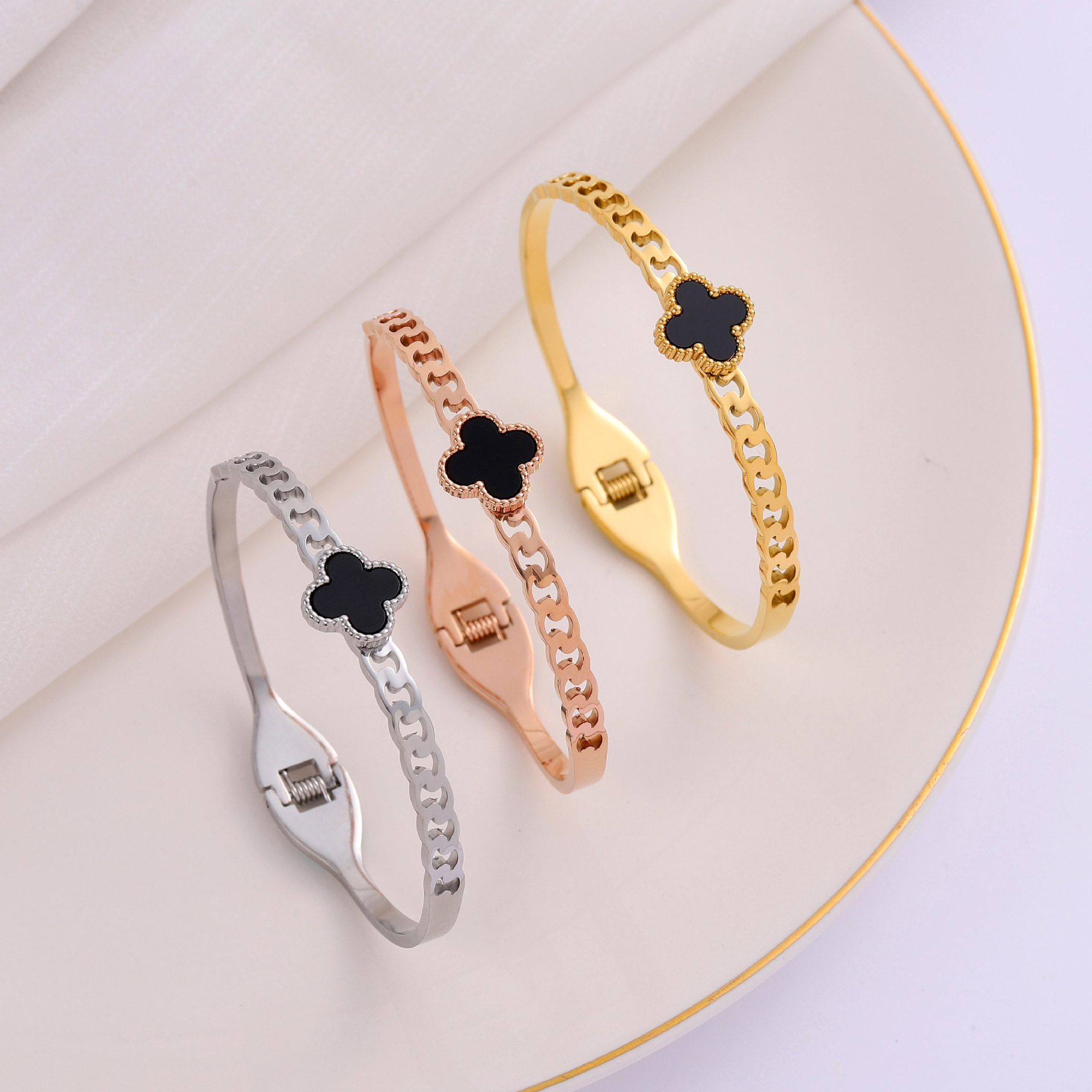 Clásico Black Shell Lucky Tetrafoil titanio acero pulsera de mujer red popularidad de oro rosa no se desvanece joyas de pulsera