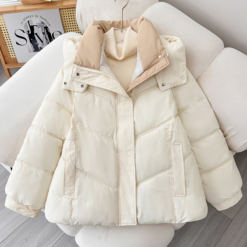 Capa de algodón de pluma para mujeres 2024 invierno nuevo corto hombre pequeño estilo suelto encapuchado de color engrosado chaqueta de algodón