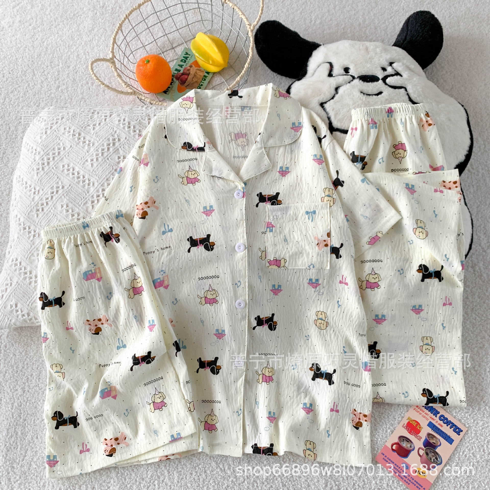 Pequeño pijama de corazón de melocotón para mujeres tres piezas de verano nubes de algodón se puede usar pantalones de manga corta para estudiantes de dibujos animados ropa para el hogar