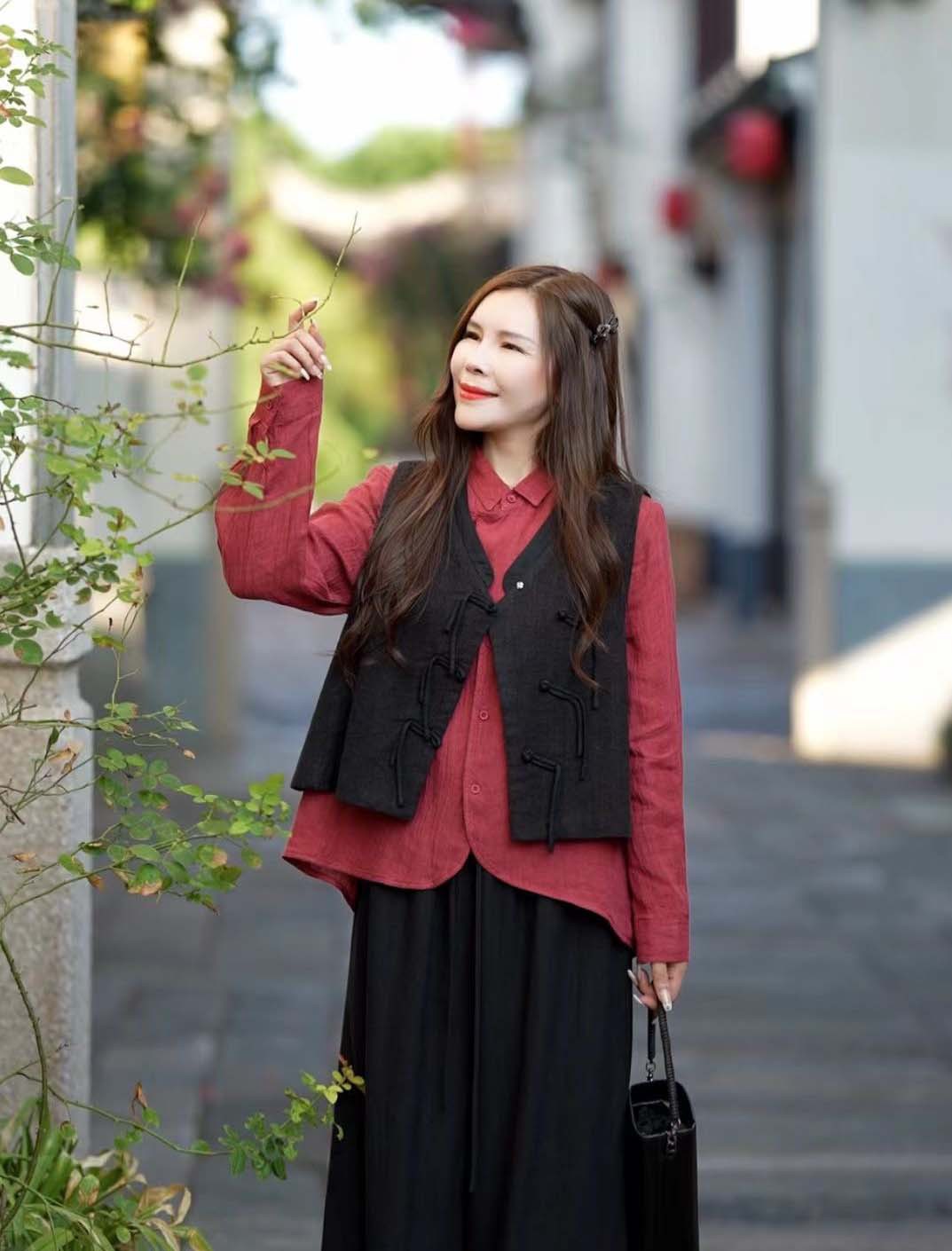 2025 nuevo estilo de otoño estilo nacional de color sólido nuevo estilo chino V collar botón de mujer chaleco chaleco corto image 6