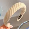 Пряжа бежевого цвета