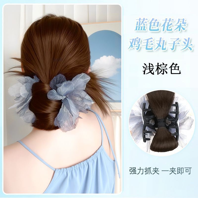 파란 꽃 닭 깃털 공 머리 - 밝은 갈색