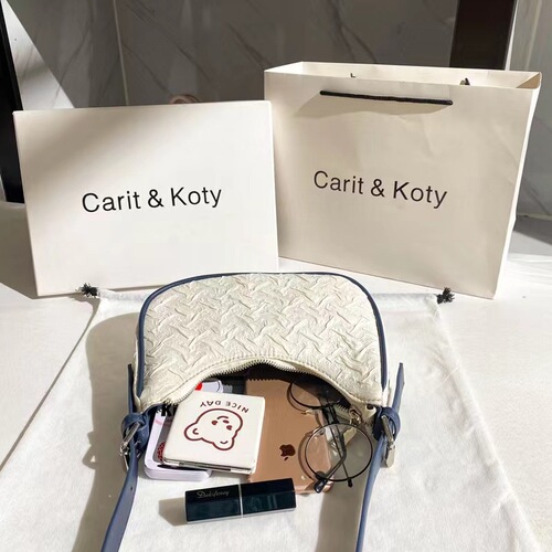 Hong Kong MrCKJHOSEl This year's popular pleated bags for women, summer niche design, crescent bag, underarm bag, single shoulder