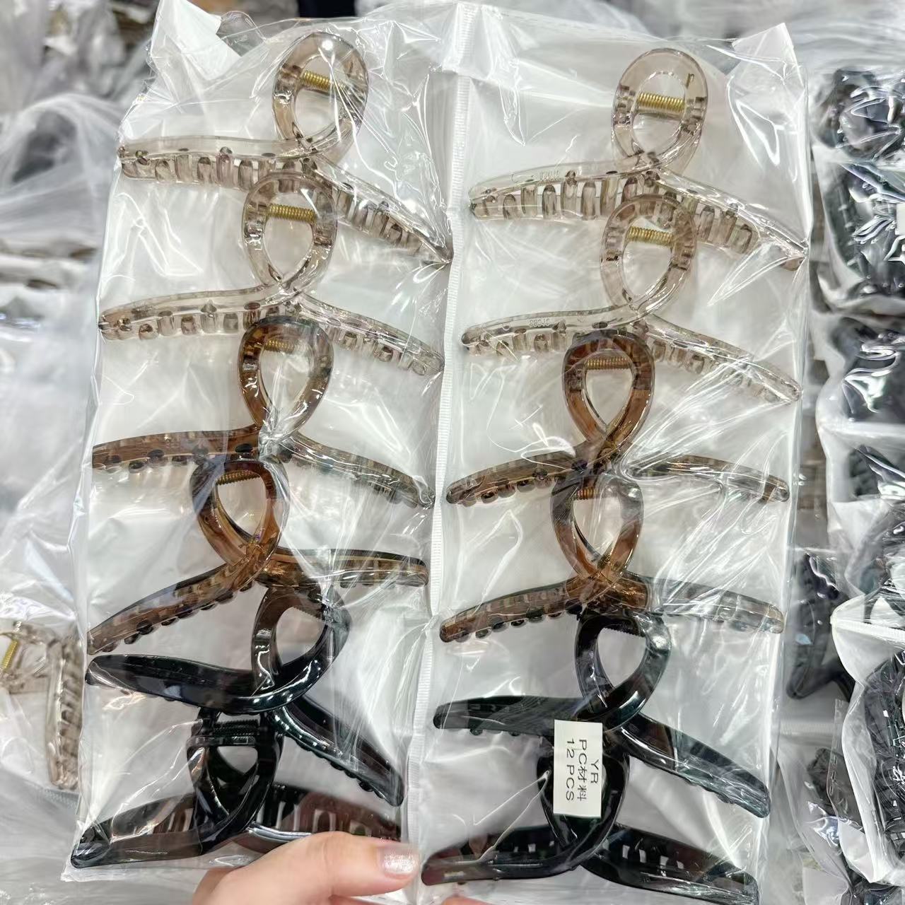 Amazon transfronteriza pintura de goma de gran tamaño clip de pelo espalda Cabeza de tiburón clip de pelo volumen multi horquilla dos yuanes accesorios para el cabello al por mayor
