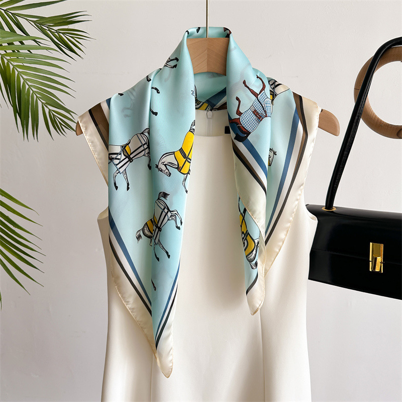 新款热销马匹小方巾仿真丝印花丝巾女春夏围脖巾气质百搭装饰领巾