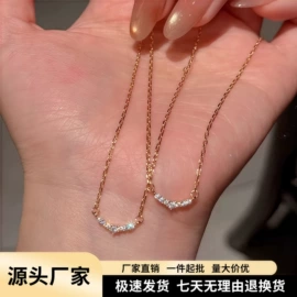 耳钉;耳环;耳夹