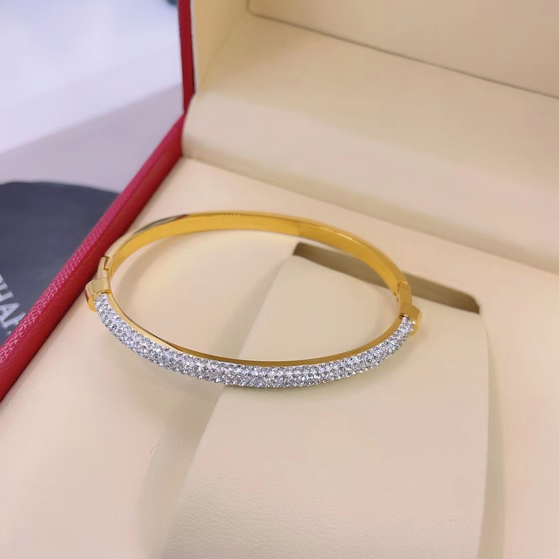 En stock fábrica directa Transfronteriza Popular electrochapado 18K pulsera de acero de titanio femenina personalidad no se desvanece moda nicho moda