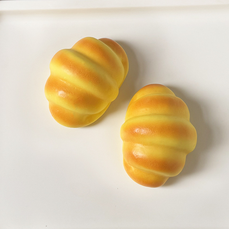 송아지 크루아상 빵