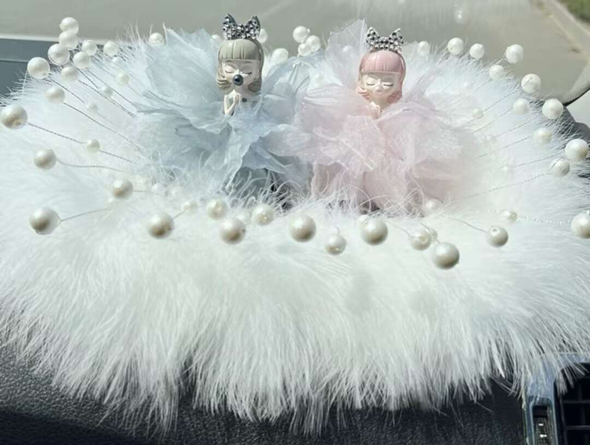 Ocean Girl accesorios de automóviles colchón de plumas rojas en línea pequeño libro rojo recomienda la corona de accesorios de automóviles decoración interior del automóvil