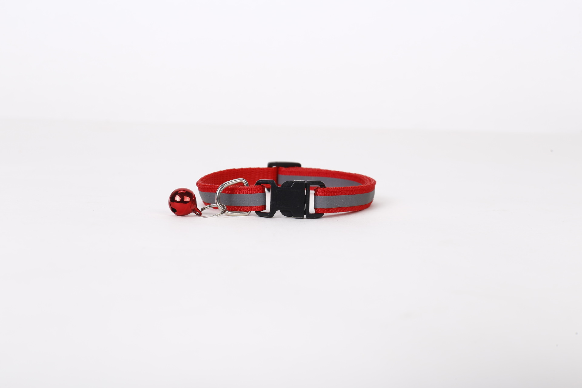 Excluso transfronterizo 1.0 Collar reflectante con hebilla negra para mascotas Parche para perros Collar de campana Collar para gatos Spot al por mayor