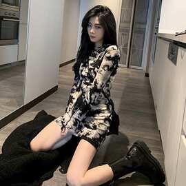 法式复古水墨扎染连衣裙女秋冬新款修身气质显瘦收腰内搭打底裙子