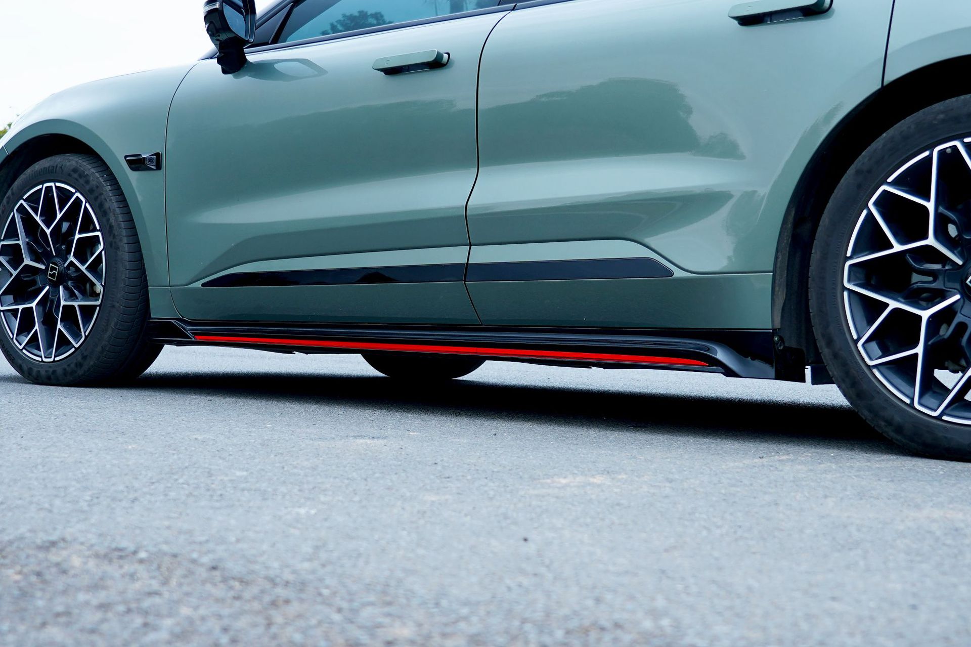 Suitable for 21-26 model Zeekr 001 DC model wide-body modification front spoiler, side skirts, rear lip, and sporty rear wing kit