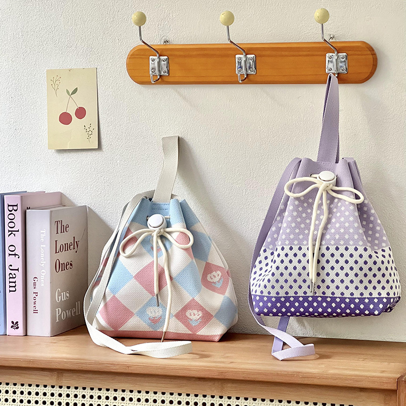 2025 nuevo diseño japonés y coreano simple bolso de hombro de punto de moda femenina versátil bolso portátil de viaje de verano