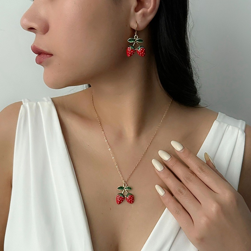 Japón y Corea del Sur amor y encantador estilo inswind metal fruta fiesta de fresa collar de melania set de joyas