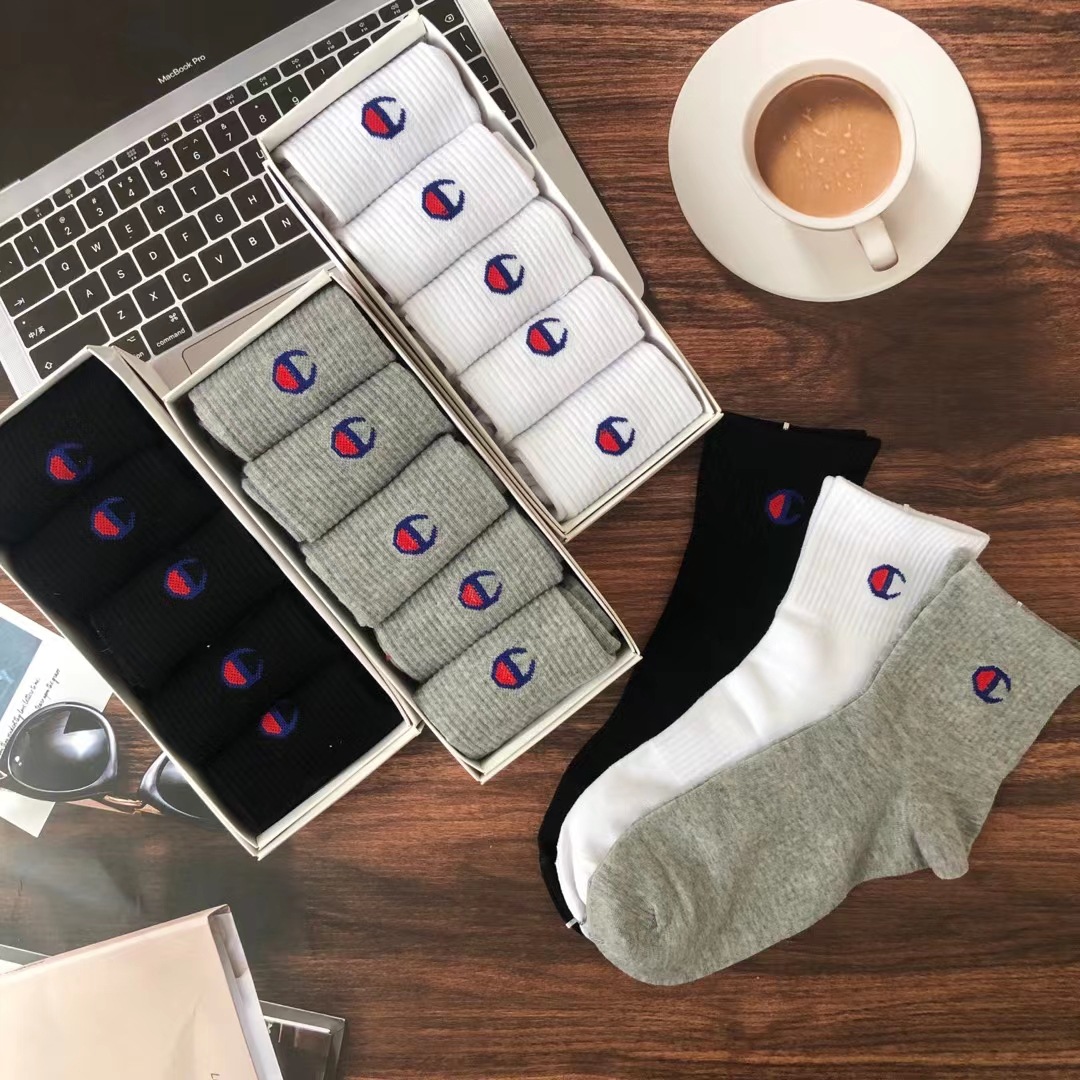 Unisex/Men and women can sport solid color tube socks