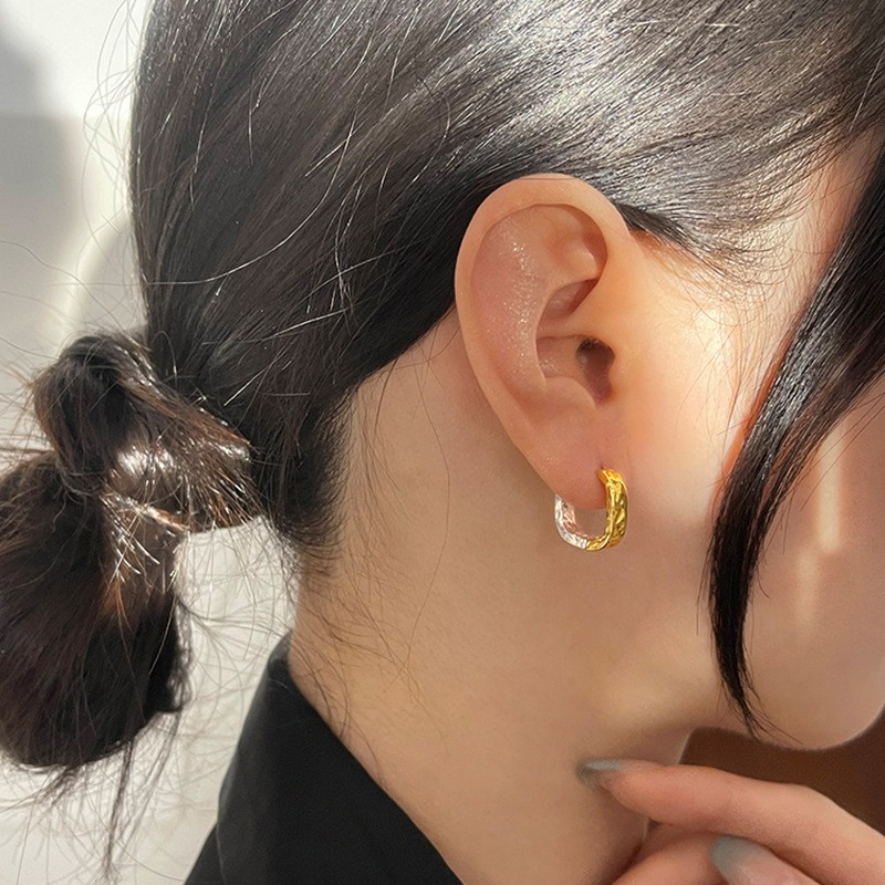 S925 plata esterlina oro y plata split color Beat patrón cuadrado pendientes de las mujeres de estilo frío de moda retro del todo-fósforo de alto grado pendientes