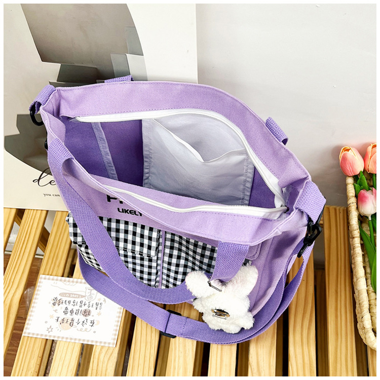 The new Korean-style cute nylon bag for class tutoring is a versatile checkered single-shoulder bag that is selling well (with a bear) undefined