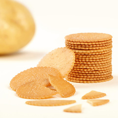 Baicaowei Crispy Potato Cakes 70g Sizzling Grilled Meat Flavor Popular Snack Food Convenient Quick-Eat Puff Cookies