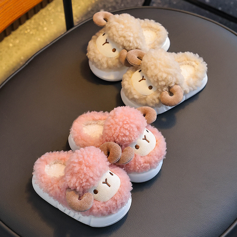 Zapatillas de algodón para niños de invierno, niños y niñas calientes y peludos lindos antideslizantes, zapatillas de algodón para niños pequeños y medianos.
