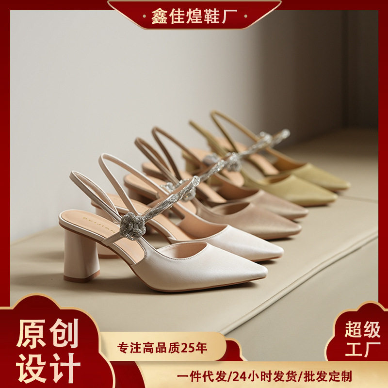 Dép sandal nữ bít mũi mũi nhọn gót thô đính đá hoa, gót 3–6 cm — Màu nâu, Màu trắng be, Màu xanh lục nhạt
