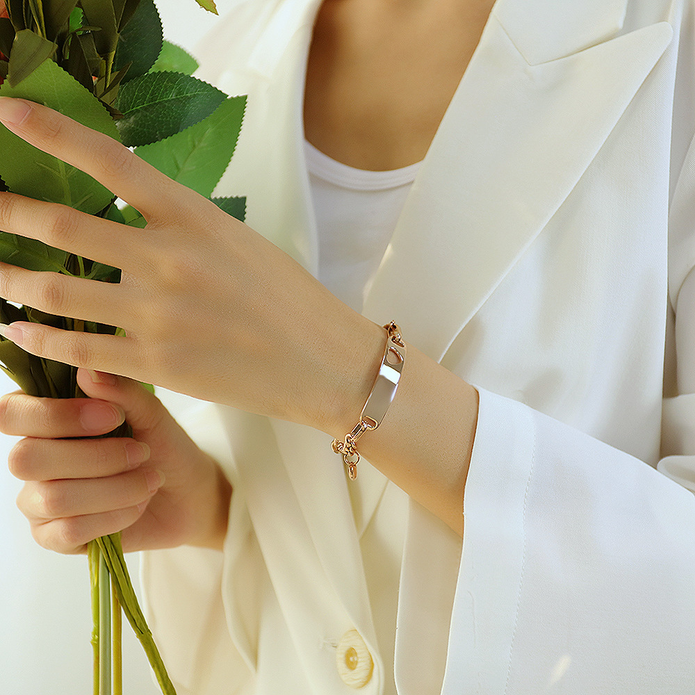 New Fashion, Everyday Versatile, Casual Instagram, Unique Design, Stainless Steel Smooth Surface Hollow Heart Titanium Steel Bracelet for Women_voghion.com