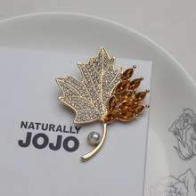 Z 45644 Alloy Rhinestone Maple Brooch �Ͻ�ˮ���Ҷ����