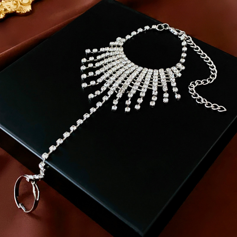 Elegant Glam Geometric Alloy Tassel Rhinestones Women's Bracelets display picture 2