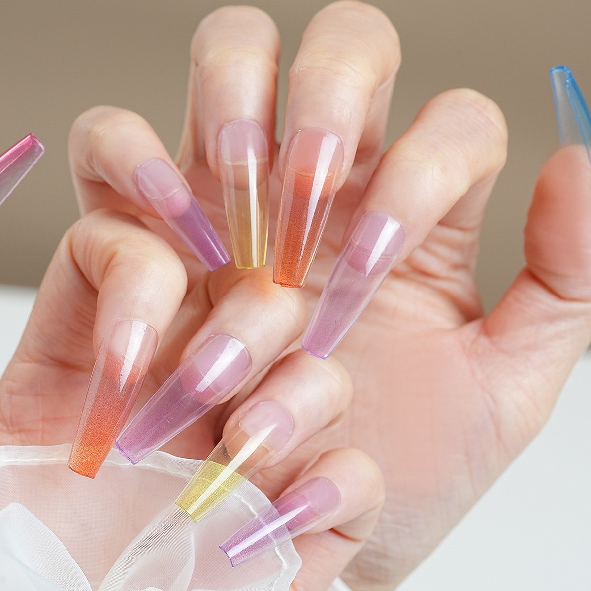 Uñas postizas de estilo francés populares transfronterizas, parches de uñas postizas largas, uñas postizas desmontables terminadas de fábrica.