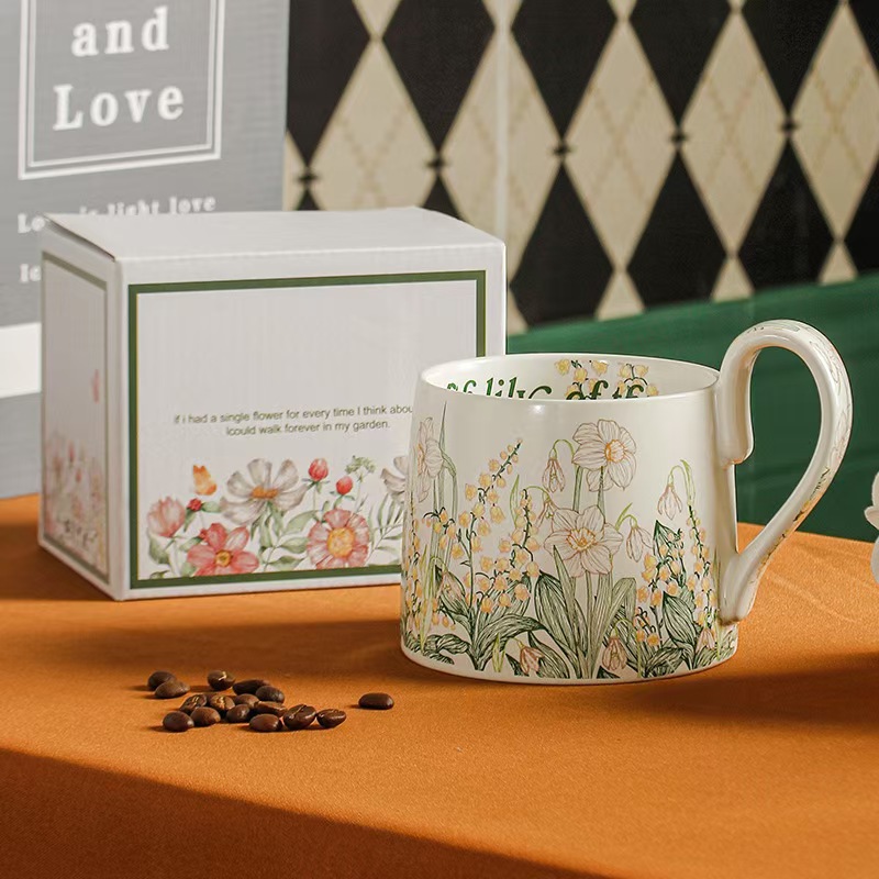 Flores de dibujos animados pintadas a mano Taza de gran capacidad Taza de cerámica Taza de café de alto valor Taza de agua Taza de desayuno con mano