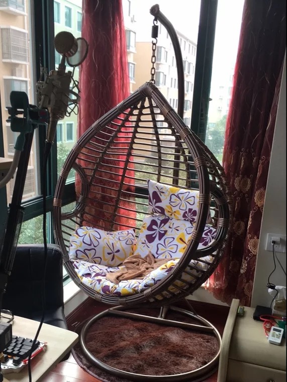 쿠션 + 카펫이있는 대형 팔걸이 다크 브라운 거친 지원