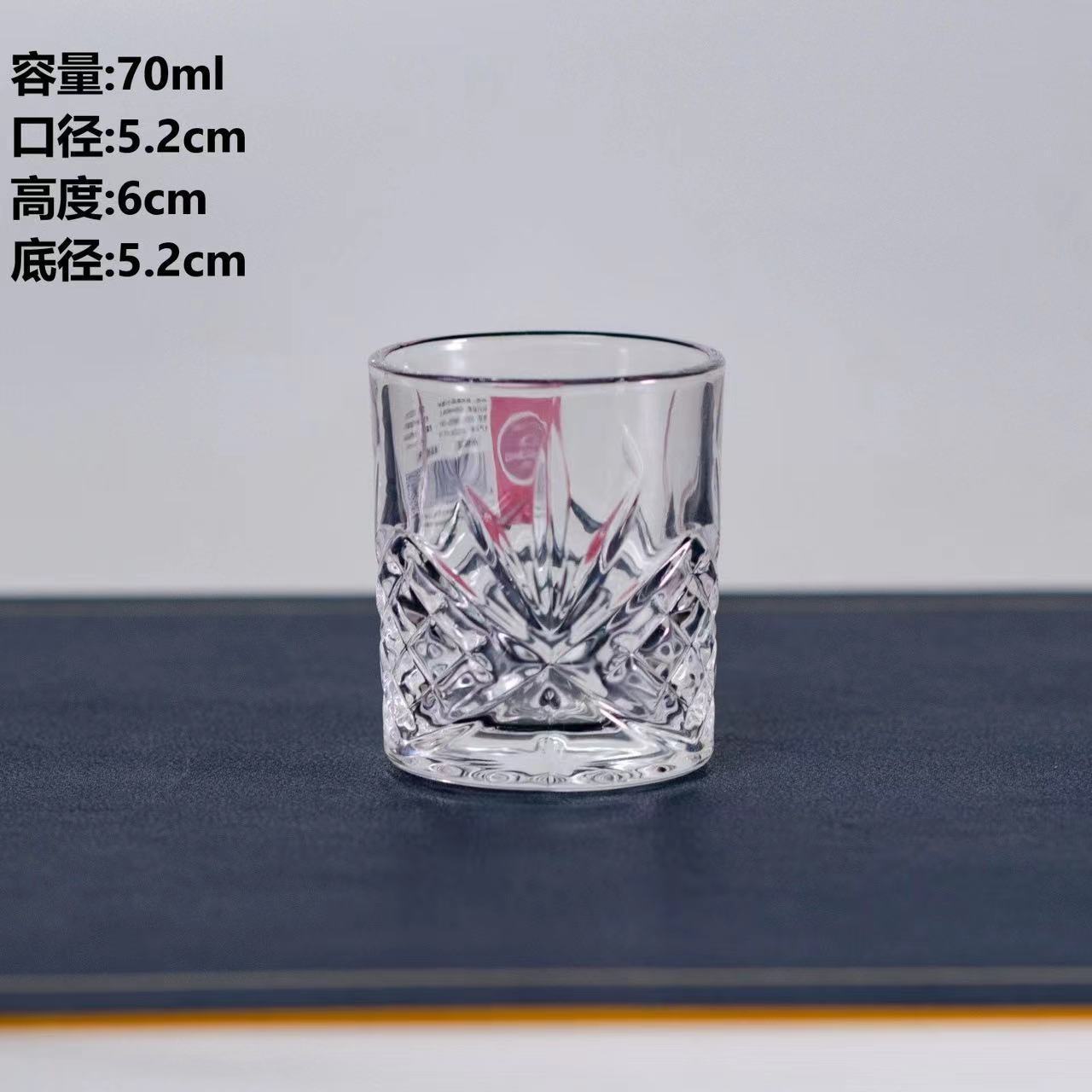 Vaso de vino grabado con patrón de diamante Vaso de vidrio Vaso de vino Vaso de sake Vaso de vino blanco Vaso de un bocado Vaso de vino pequeño 70ml al por mayor