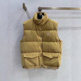 2025秋冬新品90白鹅绒填充卡其色立领三角标羽绒马甲