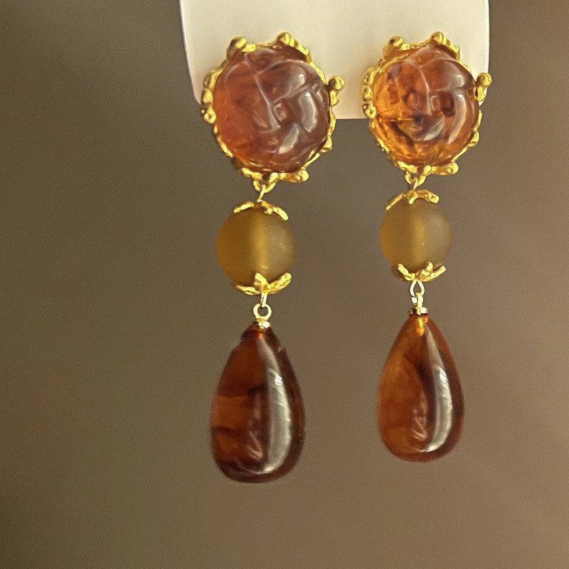Retro Merrade curry plata aguja pendientes de moda versátil Hong Kong aretes de estilo ligero lujo alta sensación otoño invierno pendientes