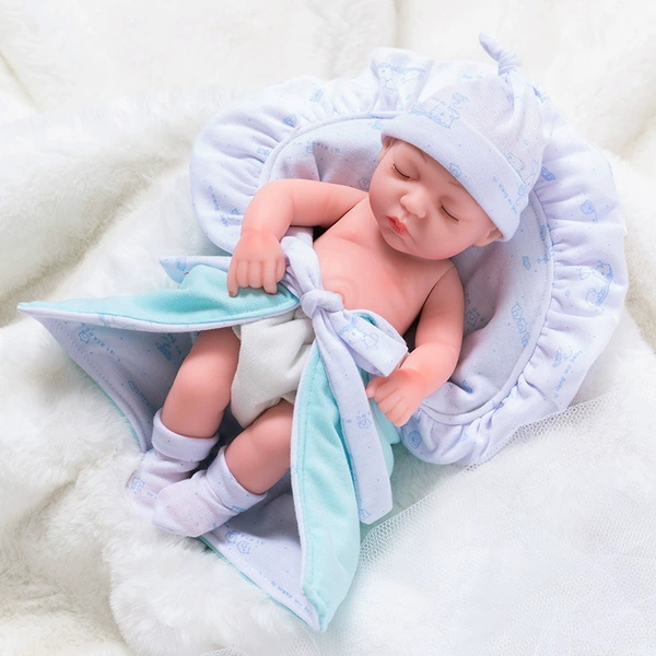 Blue quilt (eyes closed) silent