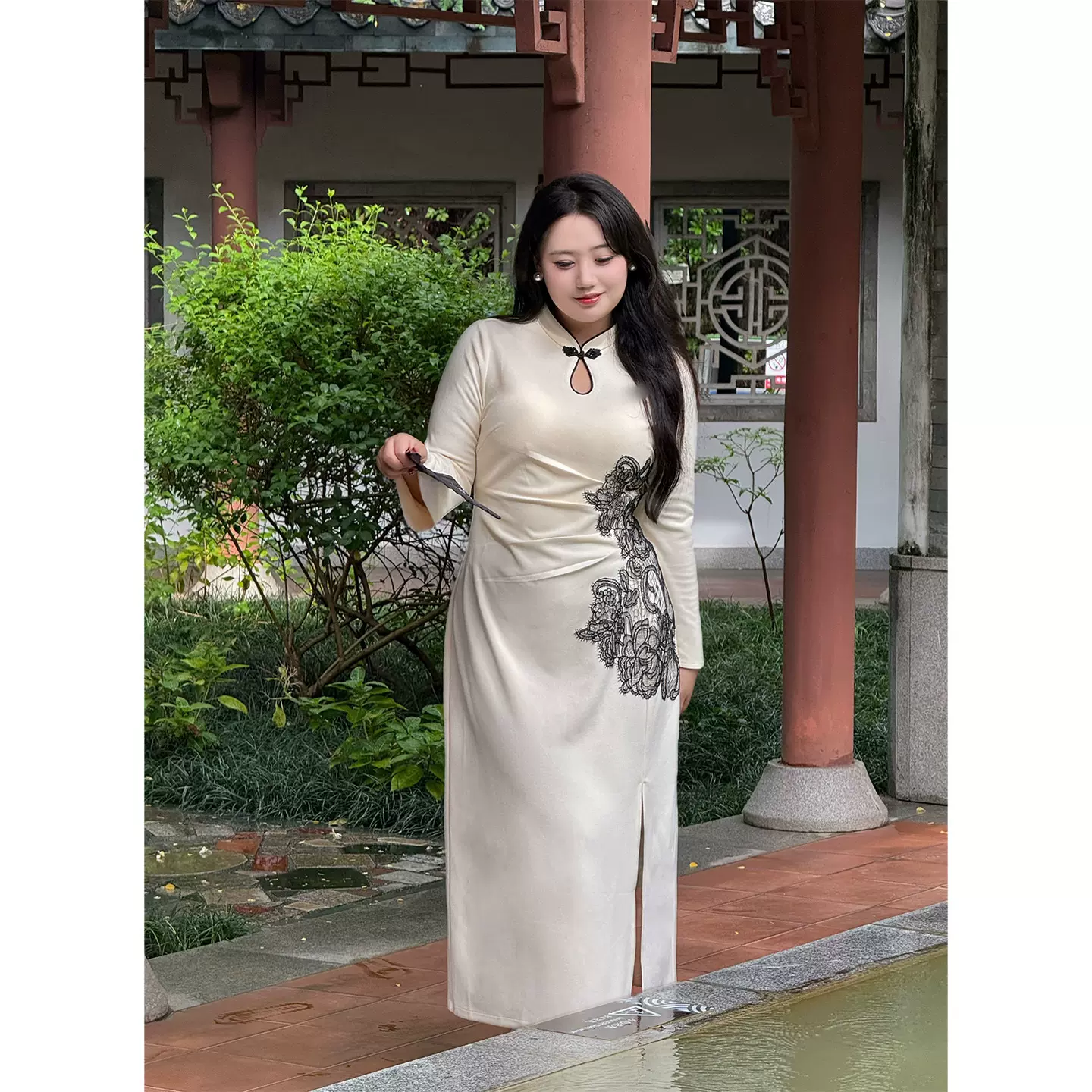 51864新中式国风改良裙2025女秋季新款重工刺绣设计感大码旗袍