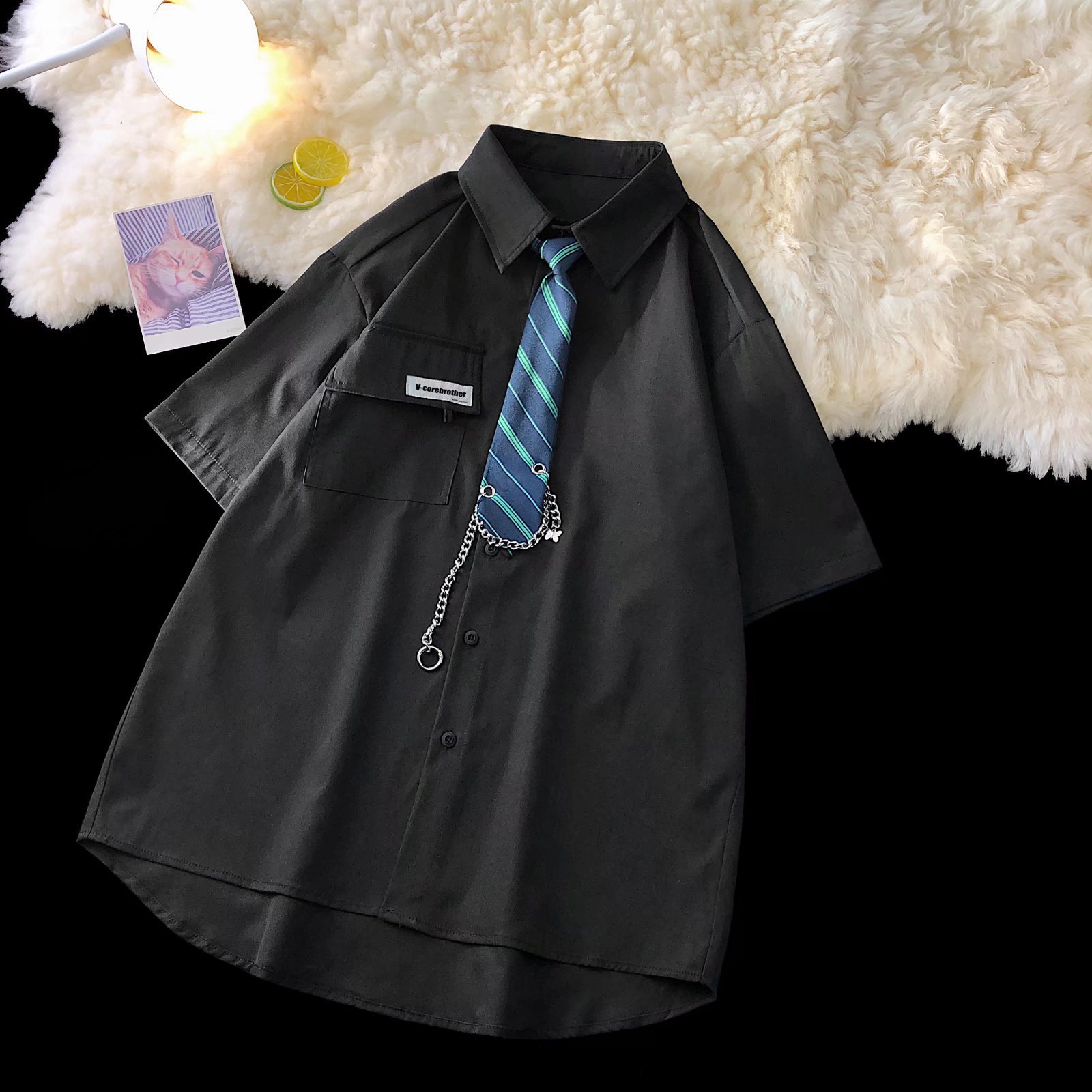 Camisa de los hombres ins estilo de Hong Kong estilo coreano de moda de la calle guapo camisa de manga media negro suelta marca de moda estudiante superior