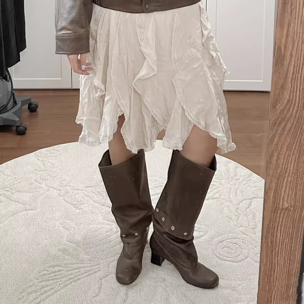 Overknee-Stiefel zum Hineinschlüpfen, brandneues Nietendesign mit verdickter Ferse, schmal geschnittene High-Top-Stiefel mit lockerer Passform, neuer Stil für Herbst/Winter 2025_voghion.com