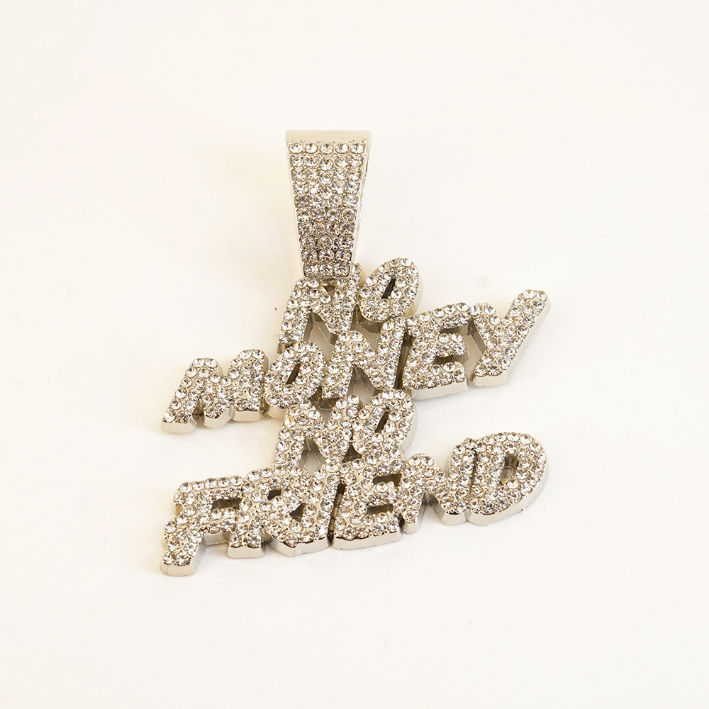 Collar con colgante de letras de hip-hop europeo y americano con diamantes completos, diseño de 'no money no friend', accesorio de motero deslumbrante y moderno.